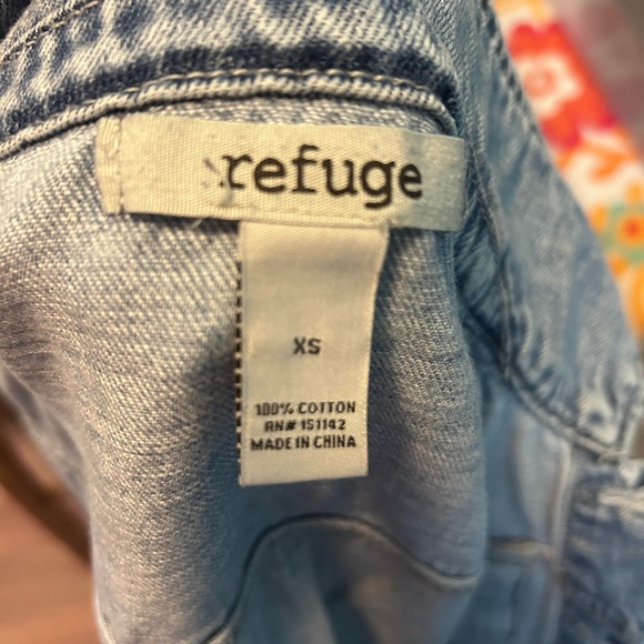 Women’s Denim Jacket. Size: Extra Small but runs a bit bigger. - Picture 3 of 4